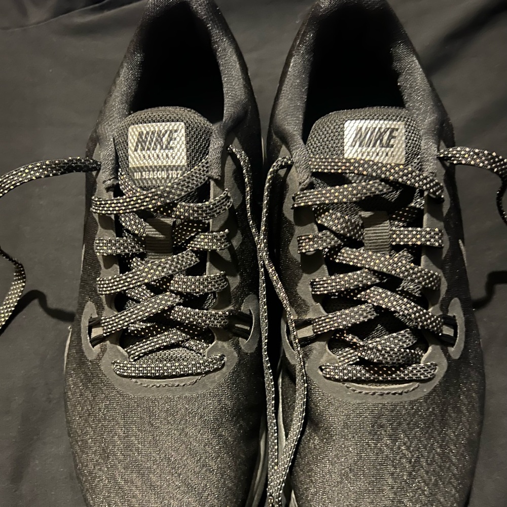 Like NEW hardly worn women’s NIKE